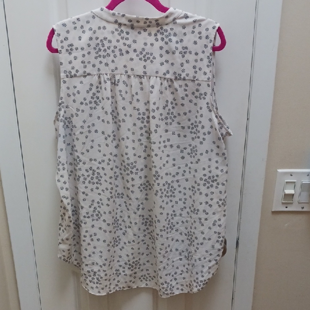 Vince Camuto Floral V-Neck Blouse - Cream and Black - Picture 6 of 8